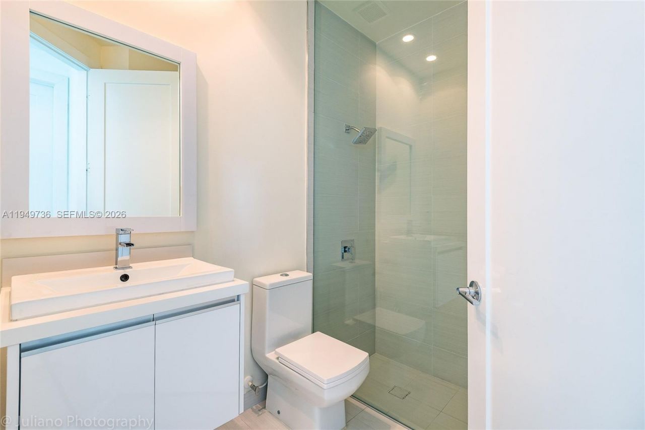 6402 NW 104th Path, Doral, FL 33178 Photo