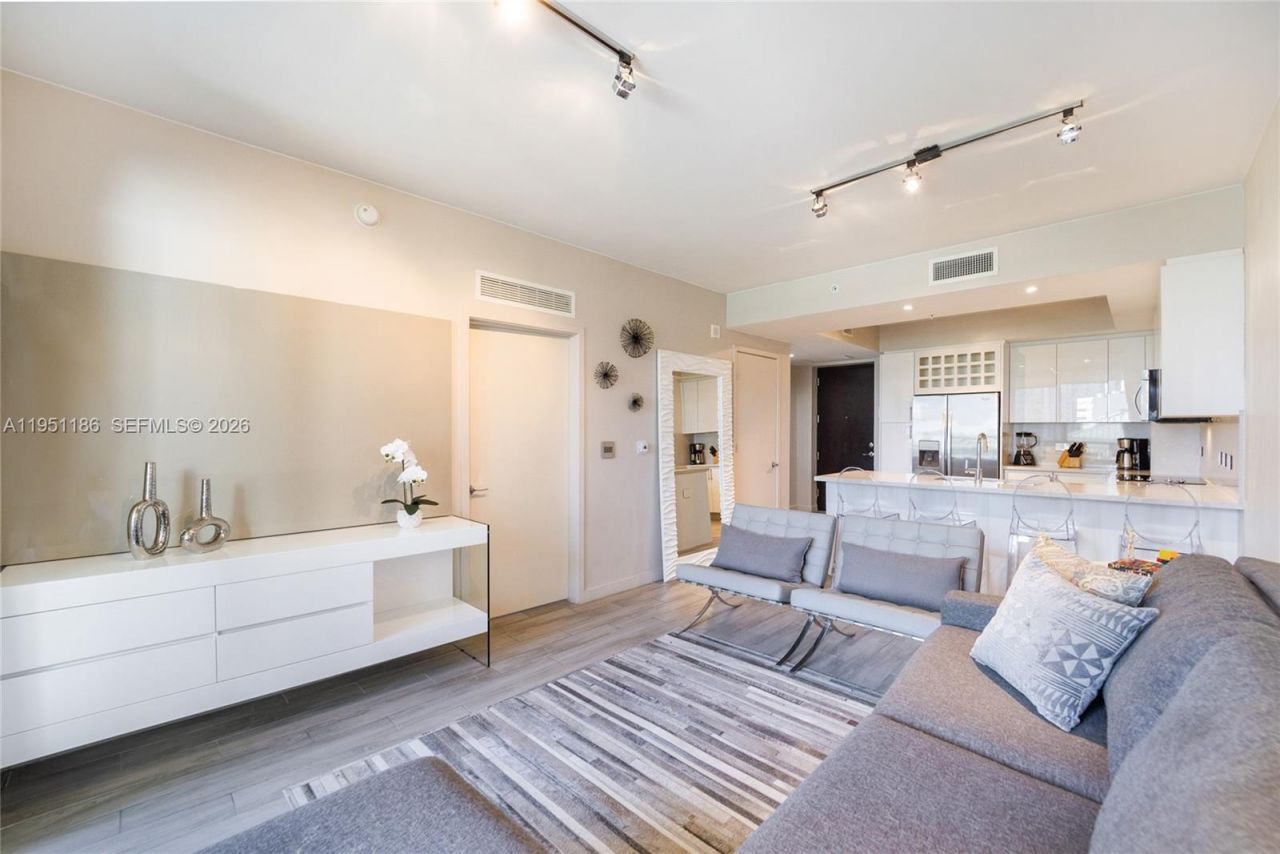 999 SW 1st Ave , Unit 1208, Miami, FL 33130 Photo