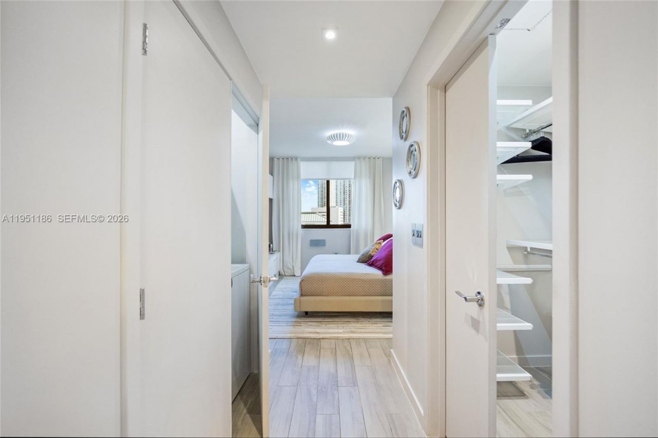 999 SW 1st Ave , Unit 1208, Miami, FL 33130 Photo