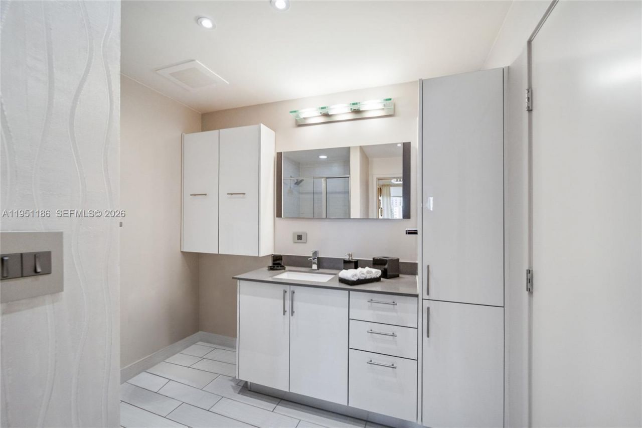 999 SW 1st Ave , Unit 1208, Miami, FL 33130 Photo