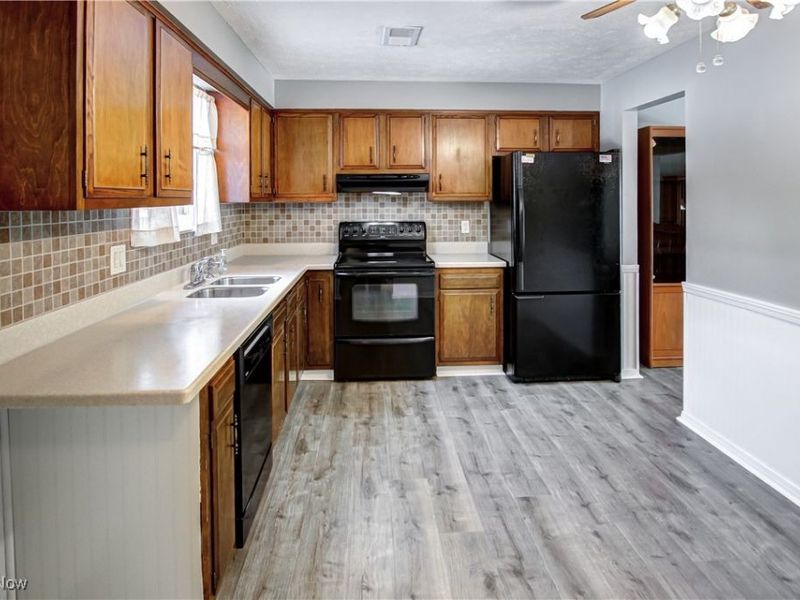 7436 Pine River Court, Unit C52, Middleburg Heights, OH 44130 Photo 2