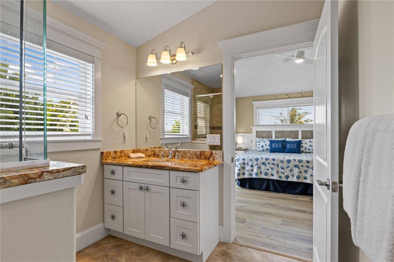 6908 Holmes Boulevard, Holmes Beach, FL 34217 Photo