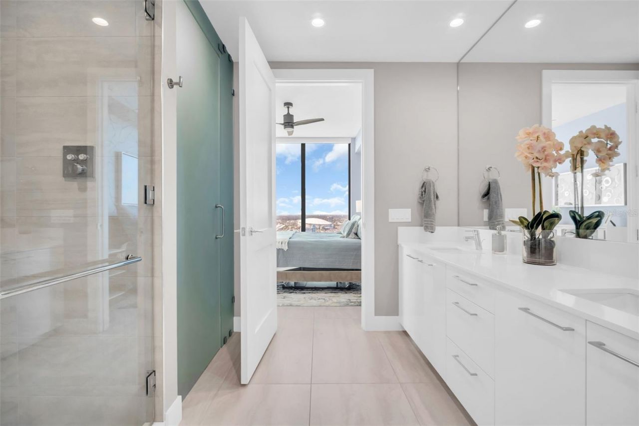 301 1st Street S, Unit 3306, Saint Petersburg, FL 33701 Photo