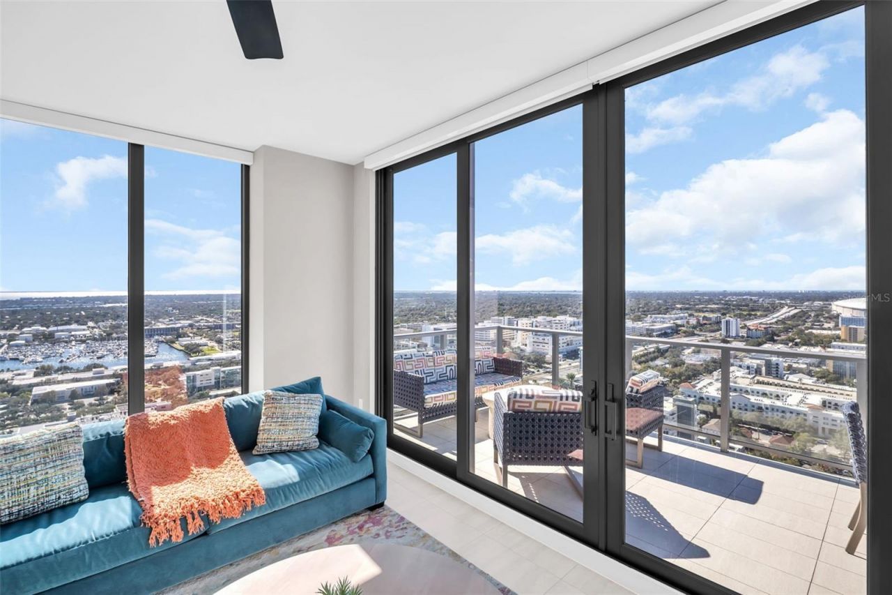 301 1st Street S, Unit 3306, Saint Petersburg, FL 33701 Photo