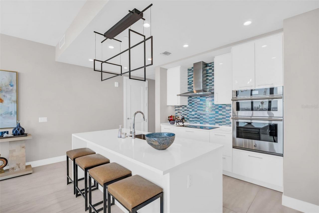 301 1st Street S, Unit 3306, Saint Petersburg, FL 33701 Photo