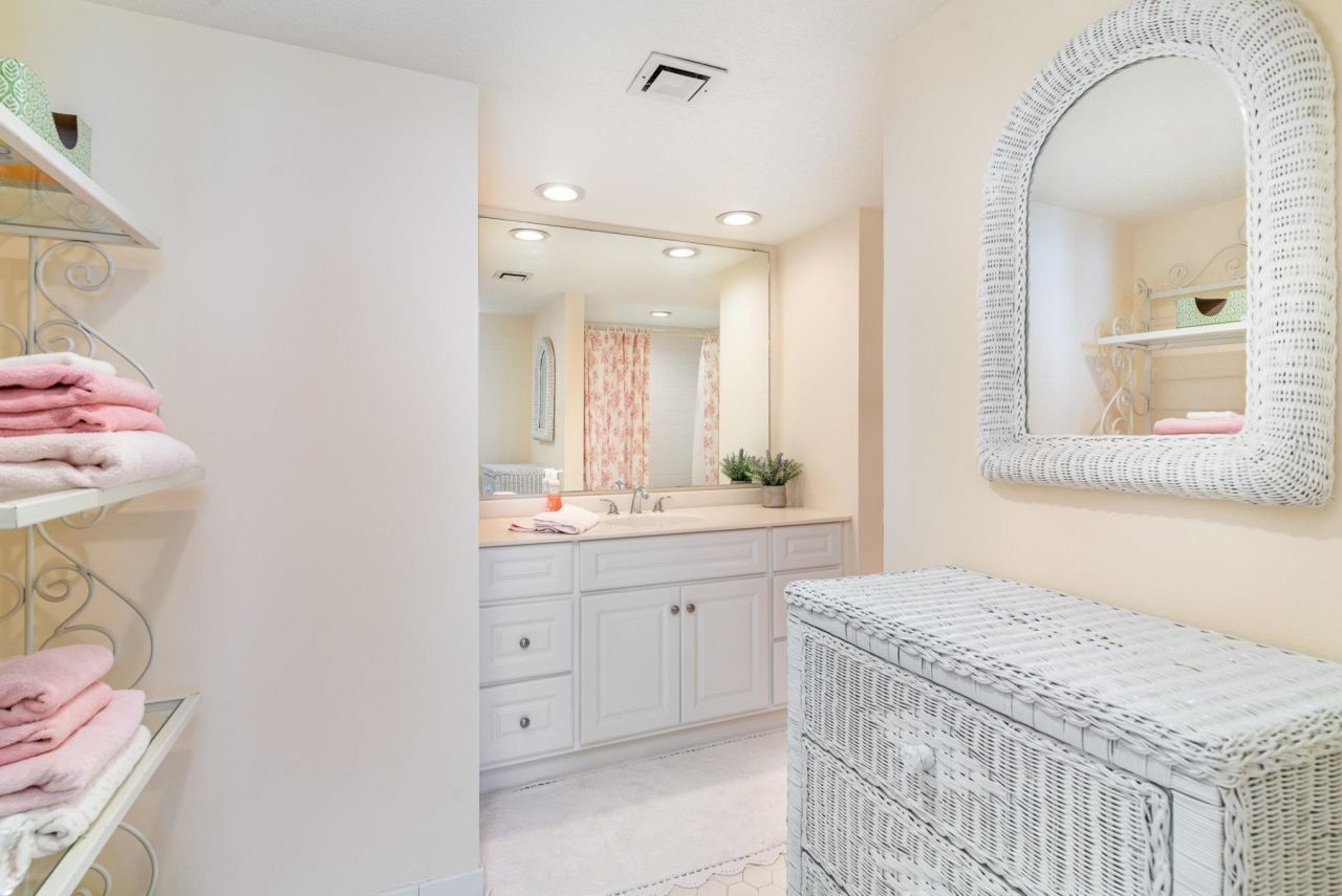 9650 Shore Dr. Photo 17