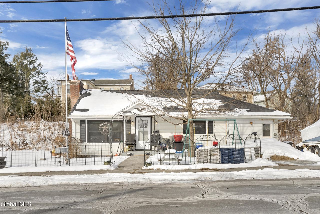 28 N Washington Street, Athens, NY 12015 Main Photo