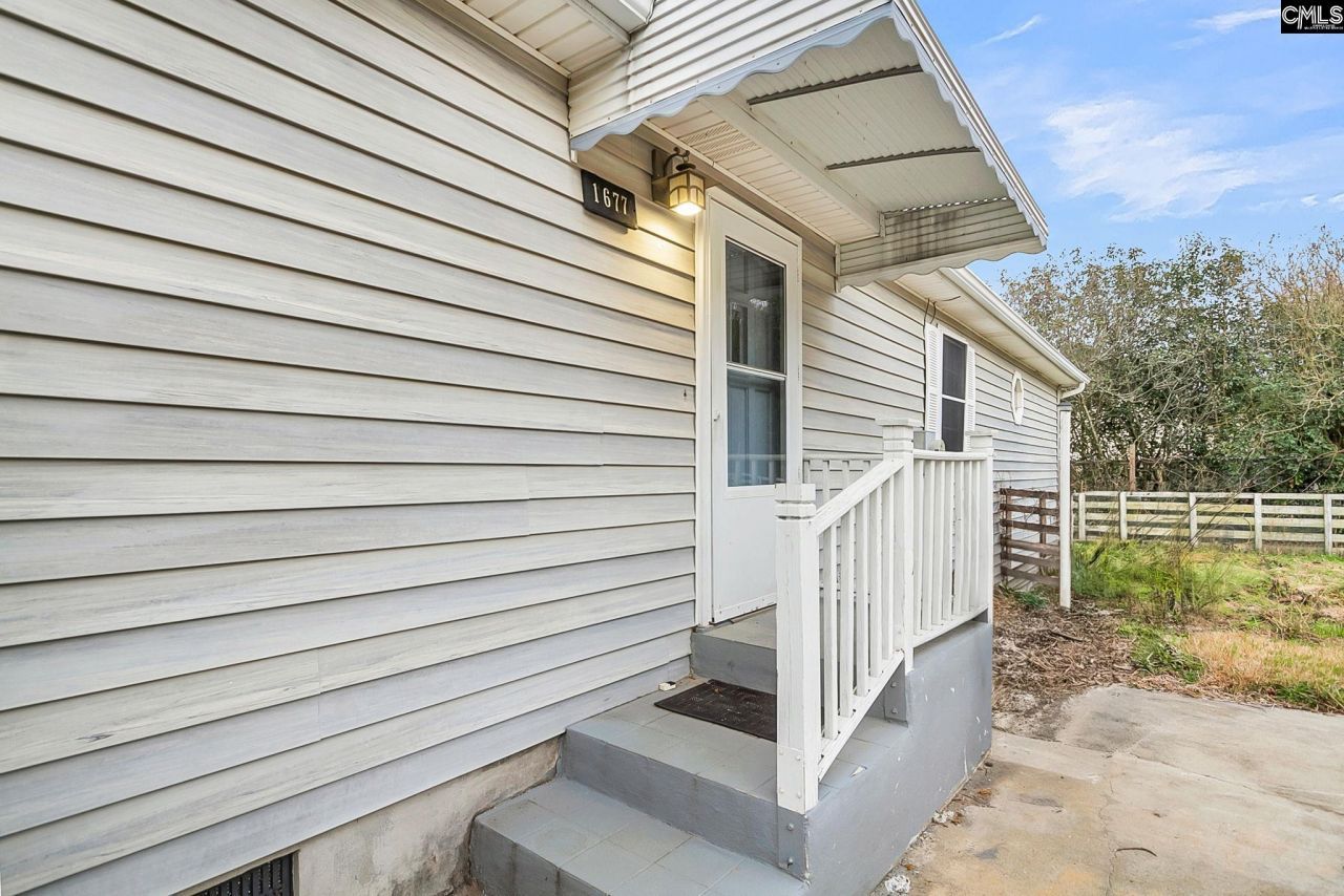 1677 Clearview Drive  Photo 4