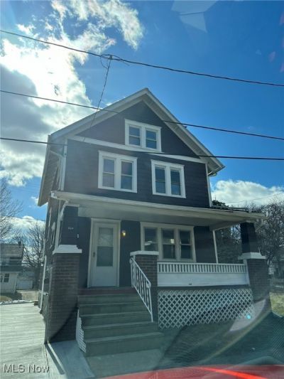 864 Forrest Drive, Akron, OH 44306 Main Photo