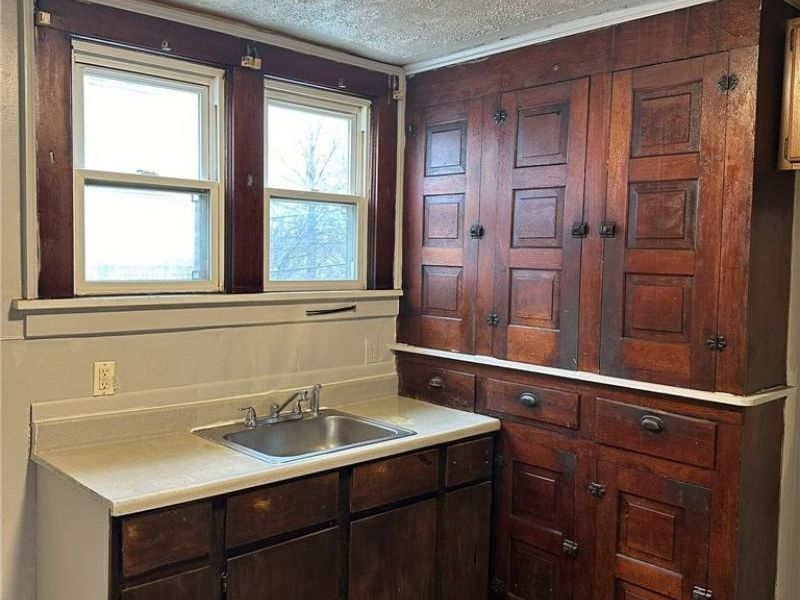 864 Forrest Drive, Akron, OH 44306 Photo 4