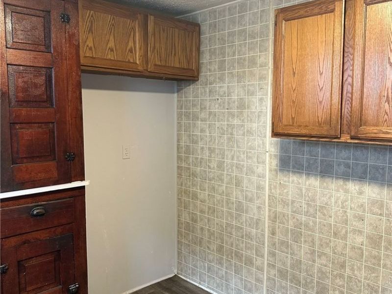 864 Forrest Drive, Akron, OH 44306 Photo 5