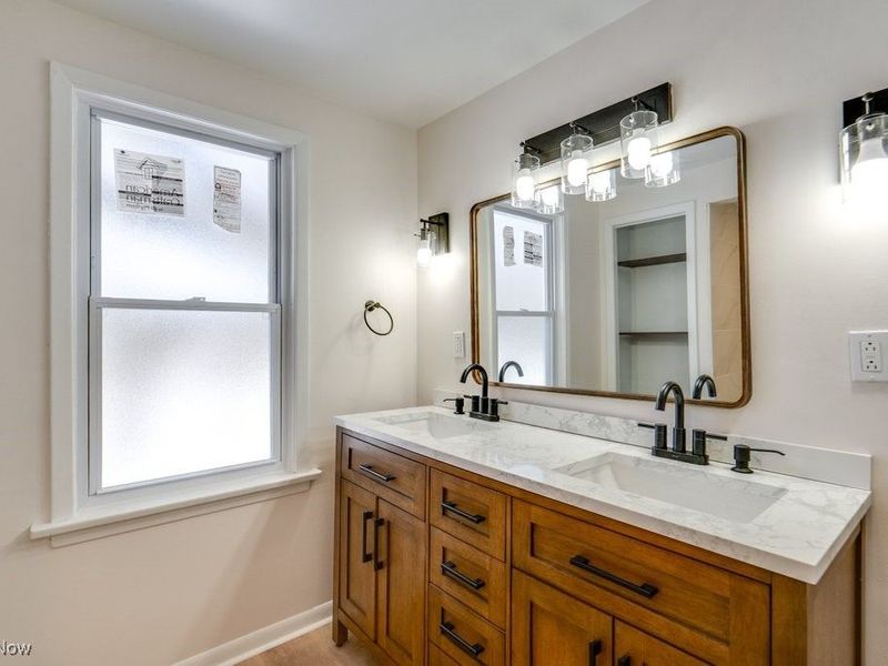 1068 Elbon Road, Cleveland, OH 44121 Photo 22