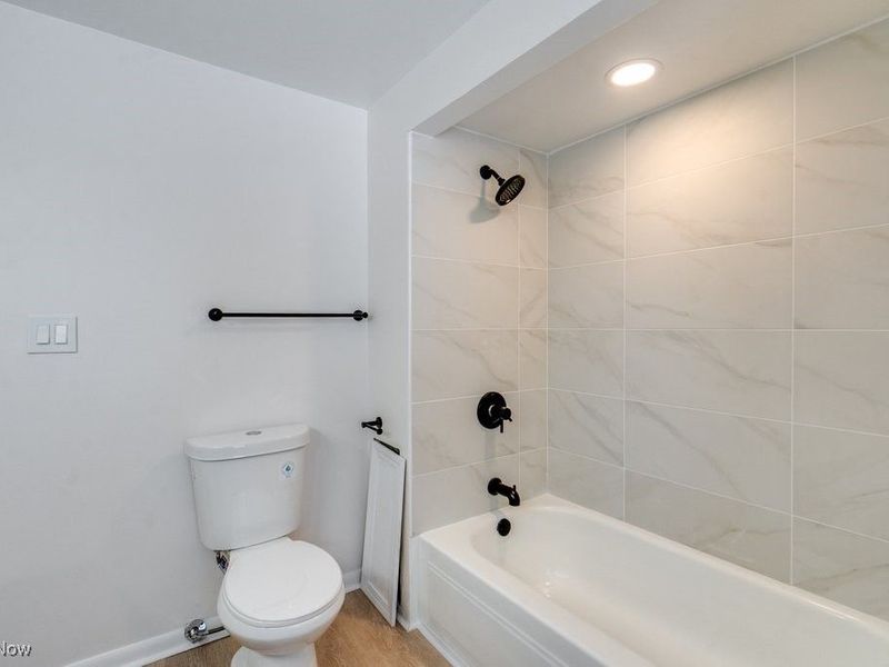 1068 Elbon Road, Cleveland, OH 44121 Photo 23