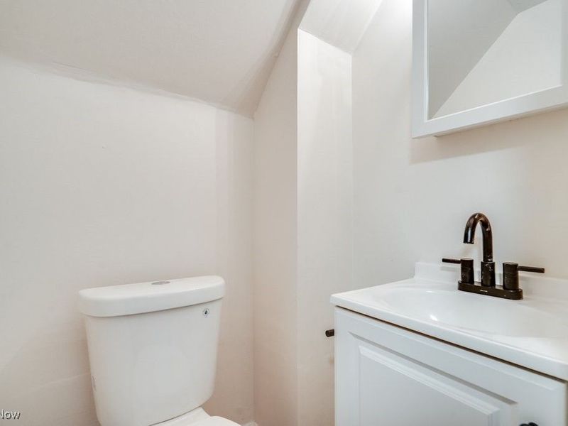 1068 Elbon Road, Cleveland, OH 44121 Photo 27