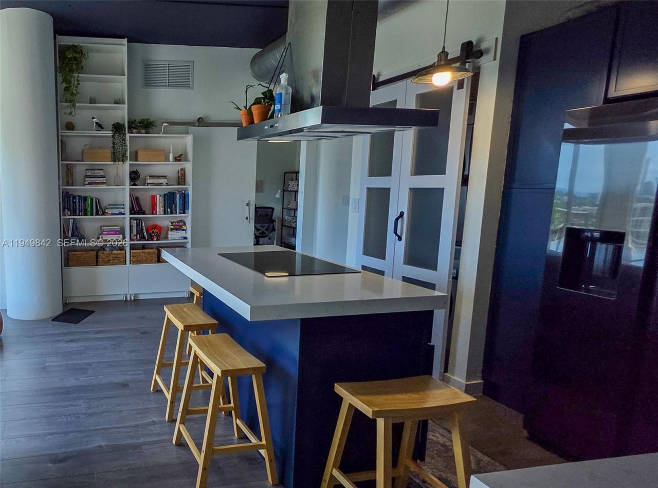 10 SW South River Dr, Unit 1704, Miami, FL 33130 Photo