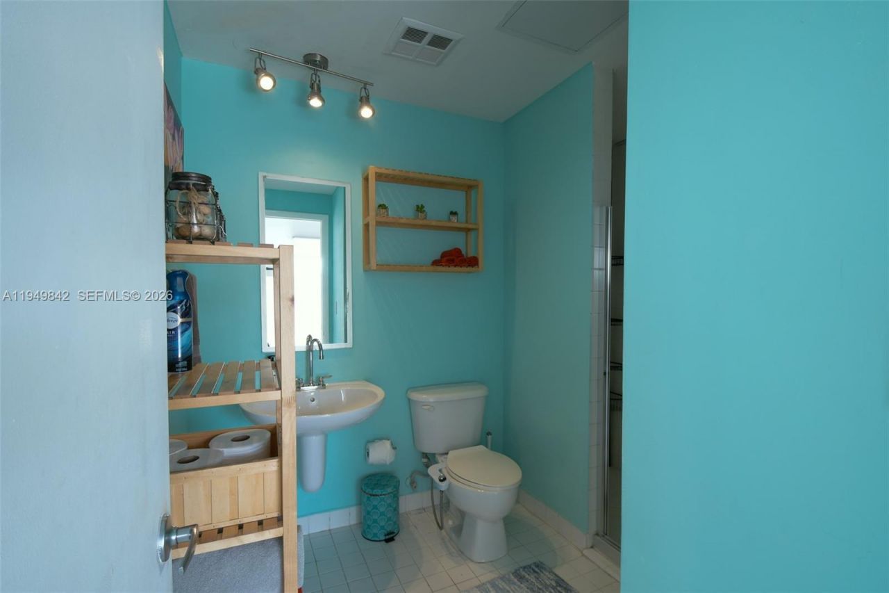 10 SW South River Dr, Unit 1704, Miami, FL 33130 Photo