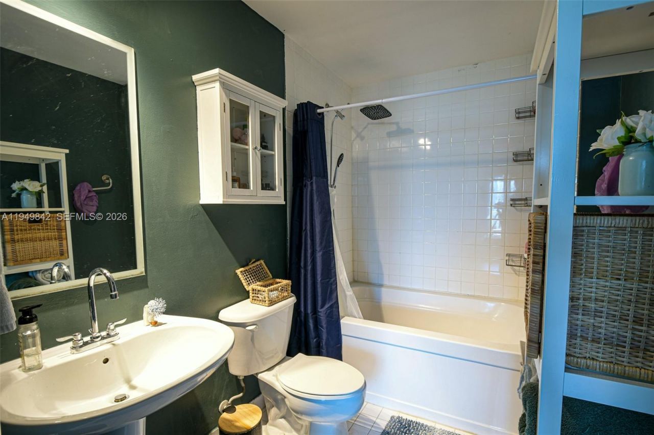 10 SW South River Dr, Unit 1704, Miami, FL 33130 Photo