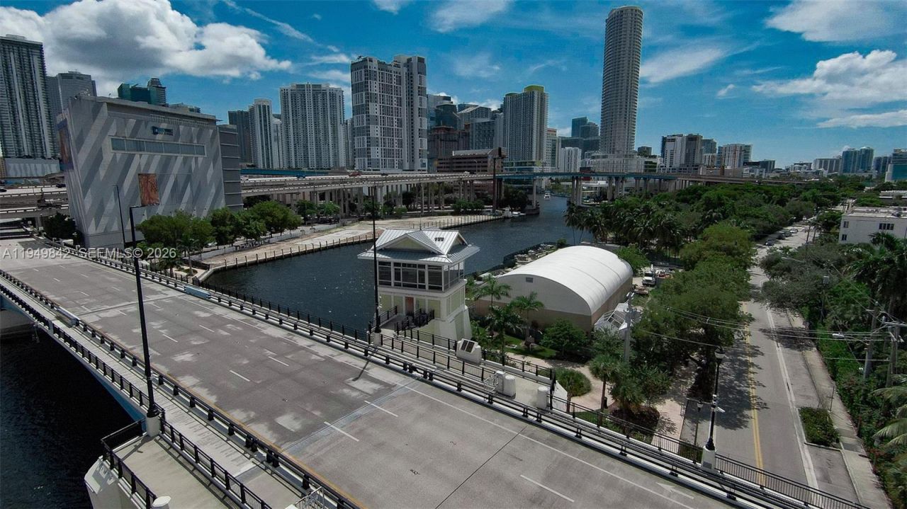 10 SW South River Dr, Unit 1704, Miami, FL 33130 Photo