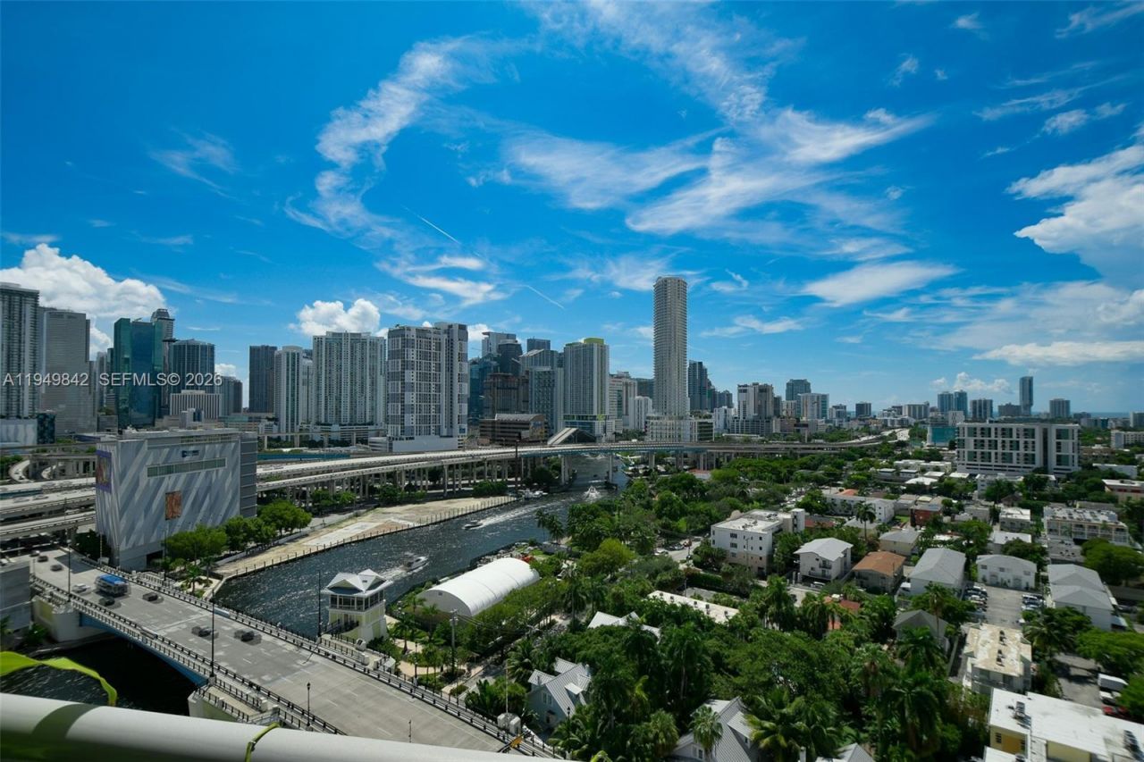 10 SW South River Dr, Unit 1704, Miami, FL 33130 Photo