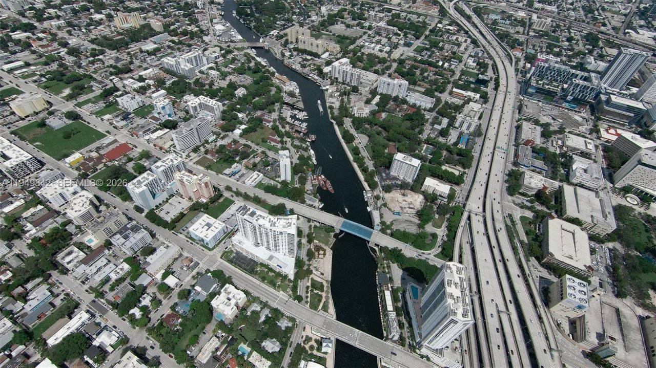 10 SW South River Dr, Unit 1704, Miami, FL 33130 Photo