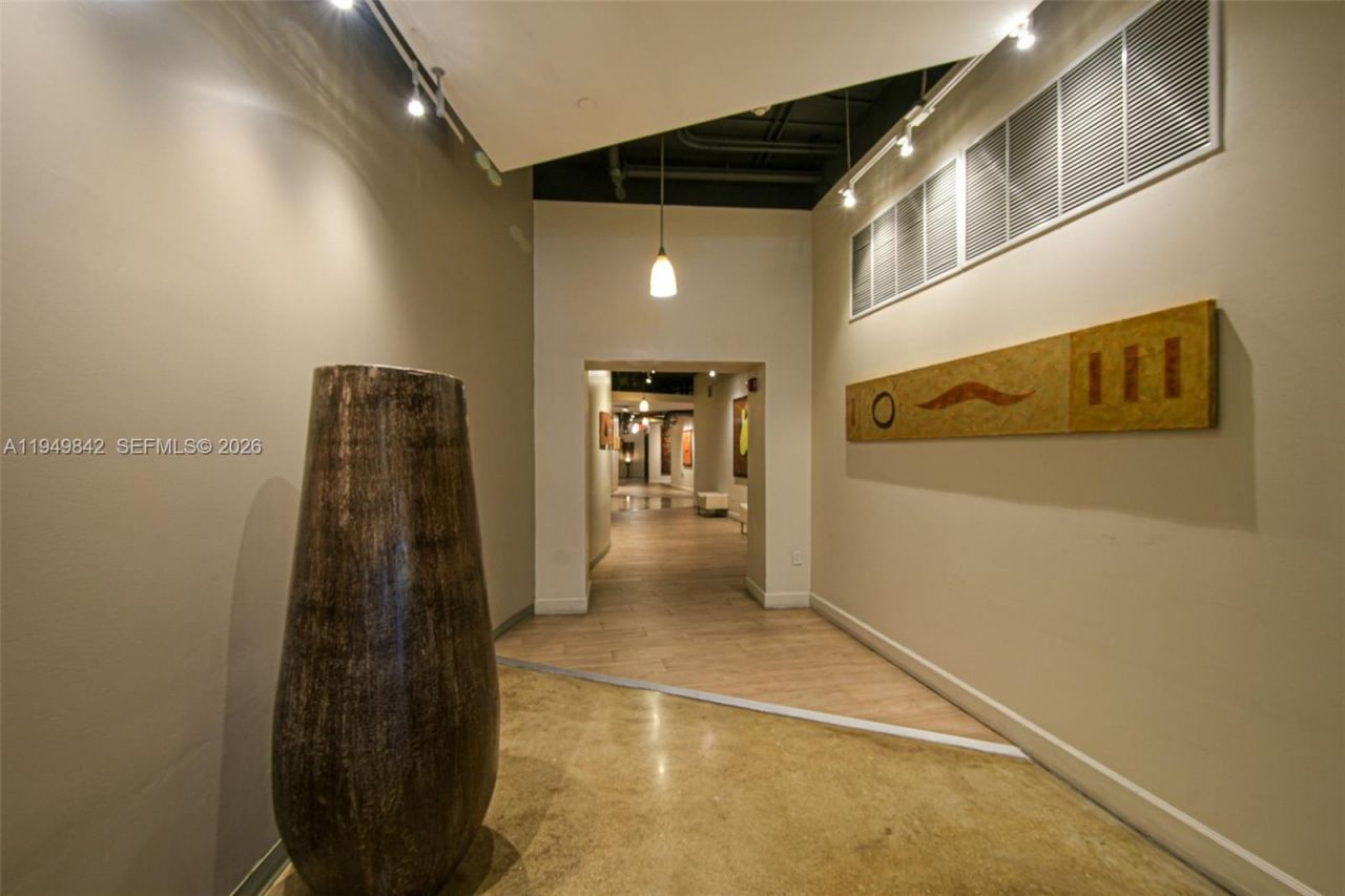 10 SW South River Dr, Unit 1704, Miami, FL 33130 Photo