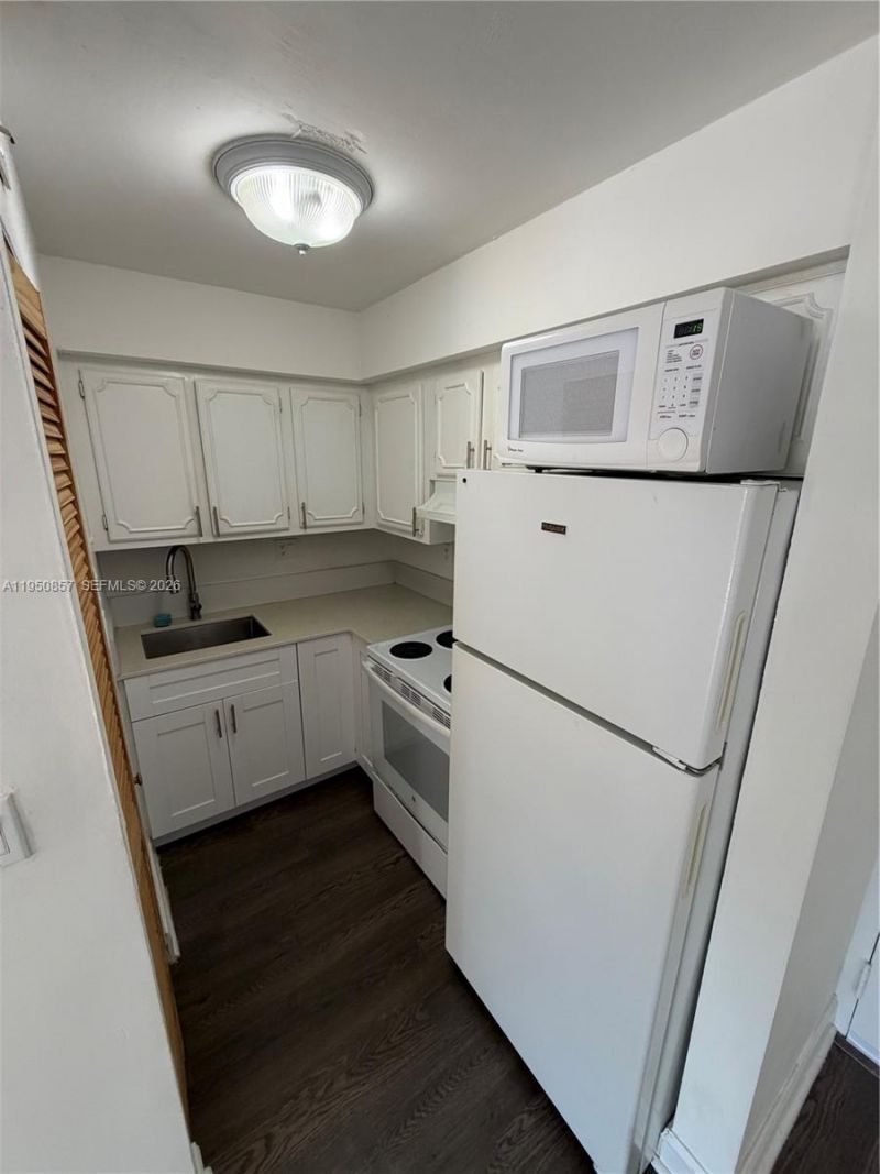 5199 NW 7th St , Unit 111, Miami, FL 33126 Photo