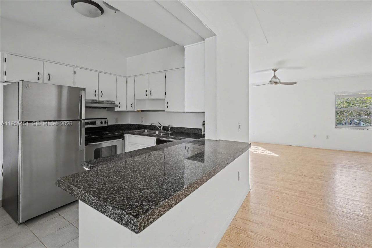 73 Edgewater Dr, Unit 3, Coral Gables, FL 33133 Photo