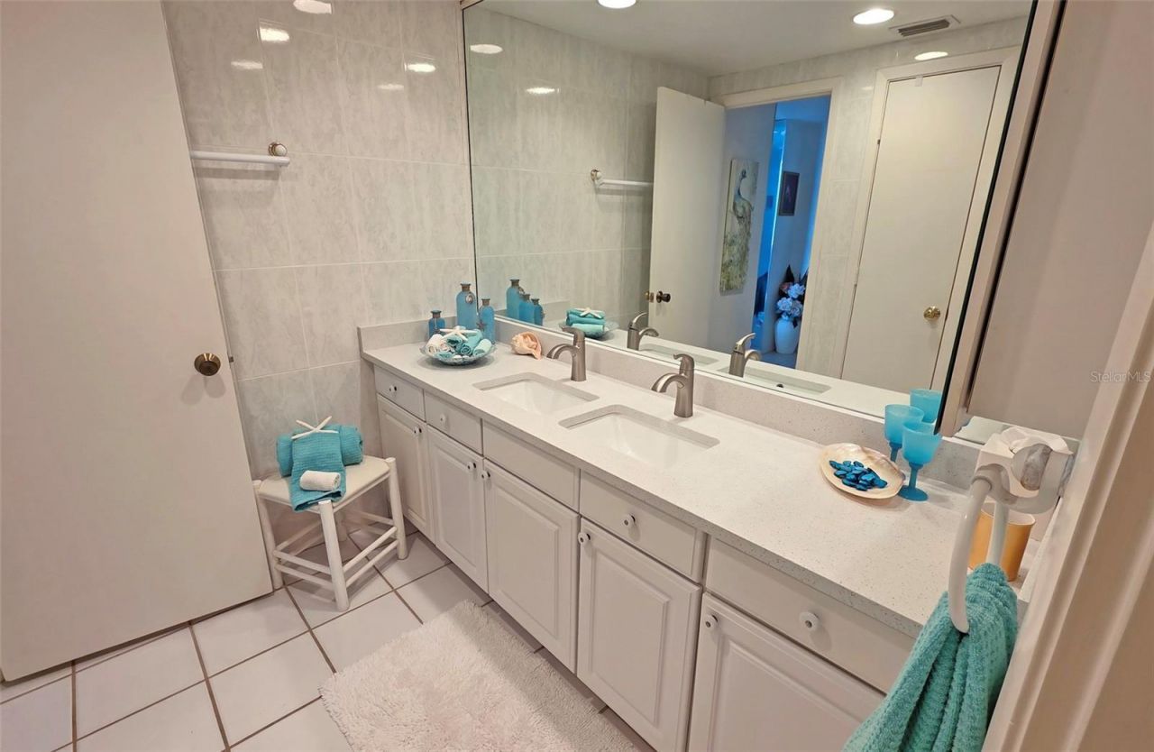 1212 Ben Franklin Drive, Unit 1205, Sarasota, FL 34236 Photo