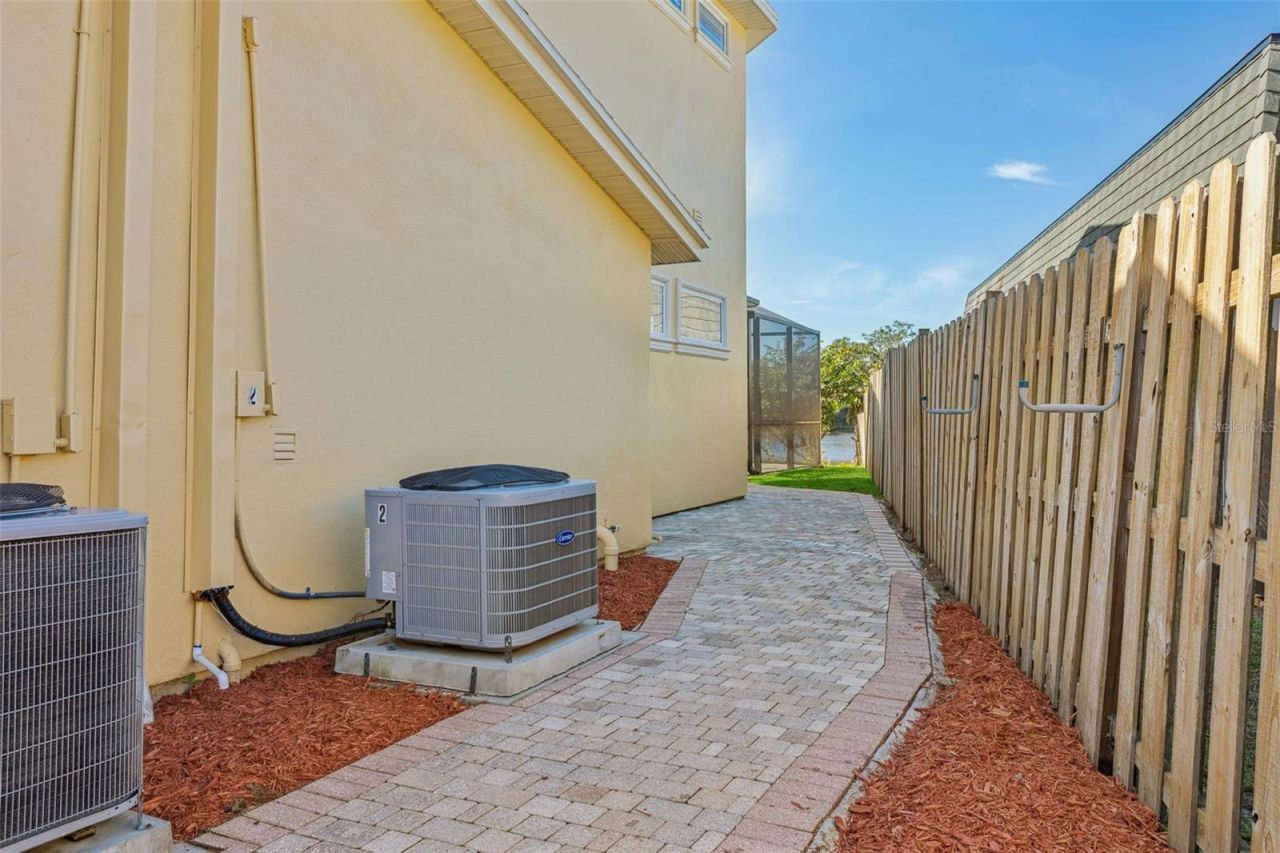 11606 Lipsey Road, Tampa, FL 33618 Photo