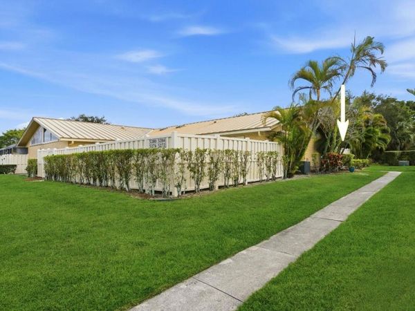 5284 Eagle Lake Drive, Palm Beach Gardens, FL 33418