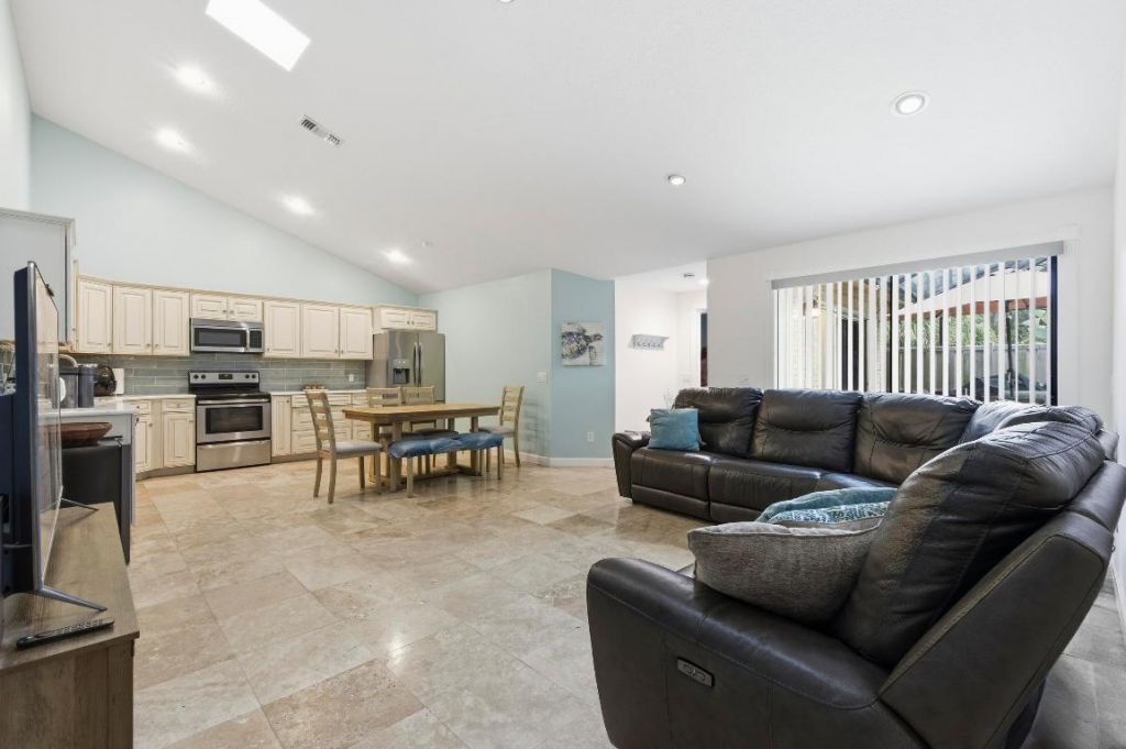 5284 Eagle Lake Drive, Palm Beach Gardens, FL 33418 Photo