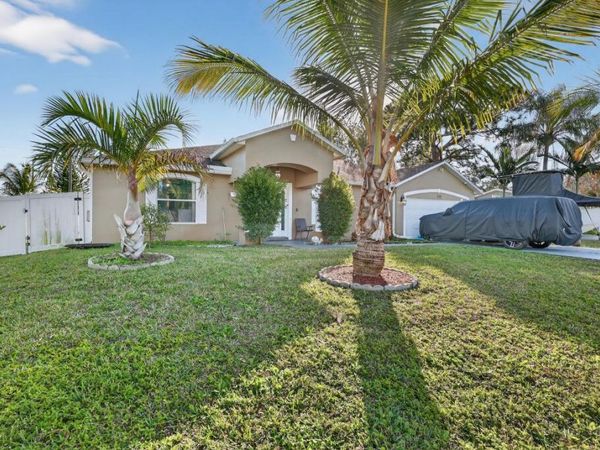 1121 SW Ivanhoe Street, Saint Lucie West, FL 34983