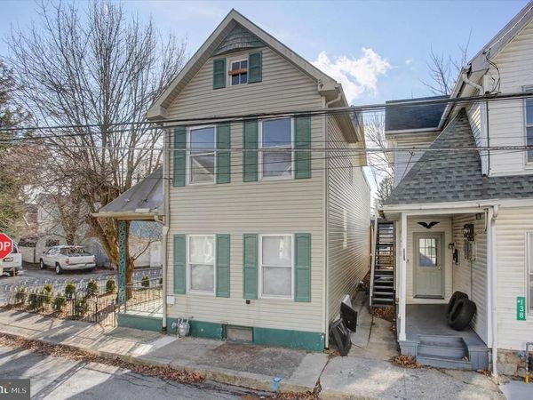 140 VINE STREET, CHAMBERSBURG, PA 17201