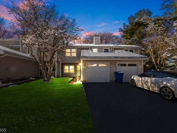 99 Woodmere Dr, Sayreville, NJ 08859