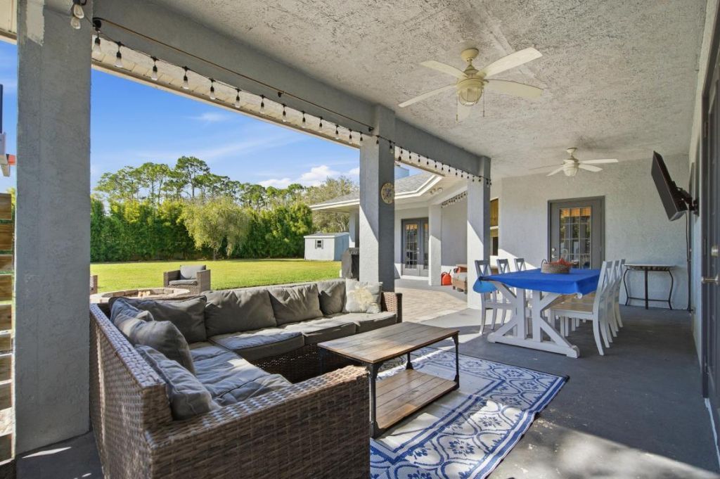 5317 Stately Oaks Street, Fort Pierce, FL 34981 Photo