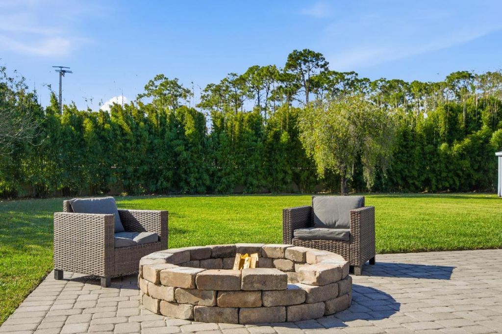 5317 Stately Oaks Street, Fort Pierce, FL 34981 Photo