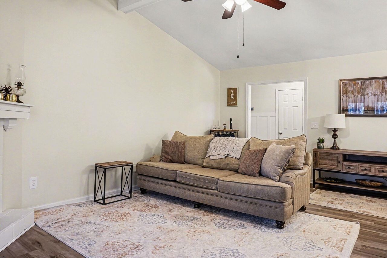 451 Longleaf Drive Photo 8