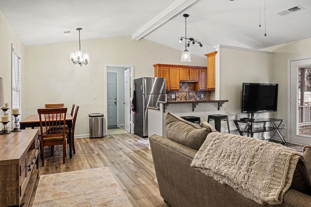 451 Longleaf Drive Photo 9