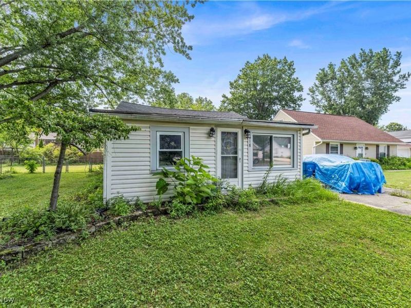 618 W Shore Boulevard, Sheffield Lake, OH 44054 Photo 3