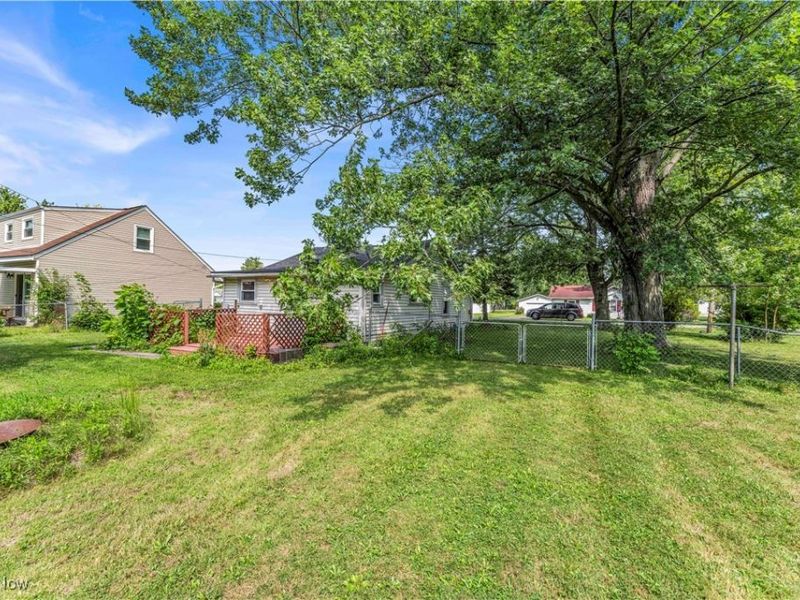 618 W Shore Boulevard, Sheffield Lake, OH 44054 Photo 4