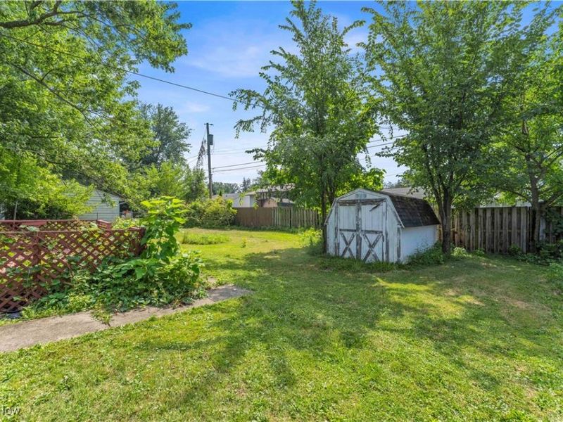 618 W Shore Boulevard, Sheffield Lake, OH 44054 Photo 7