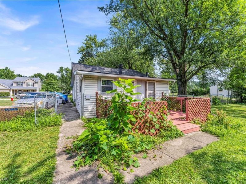 618 W Shore Boulevard, Sheffield Lake, OH 44054 Photo 9