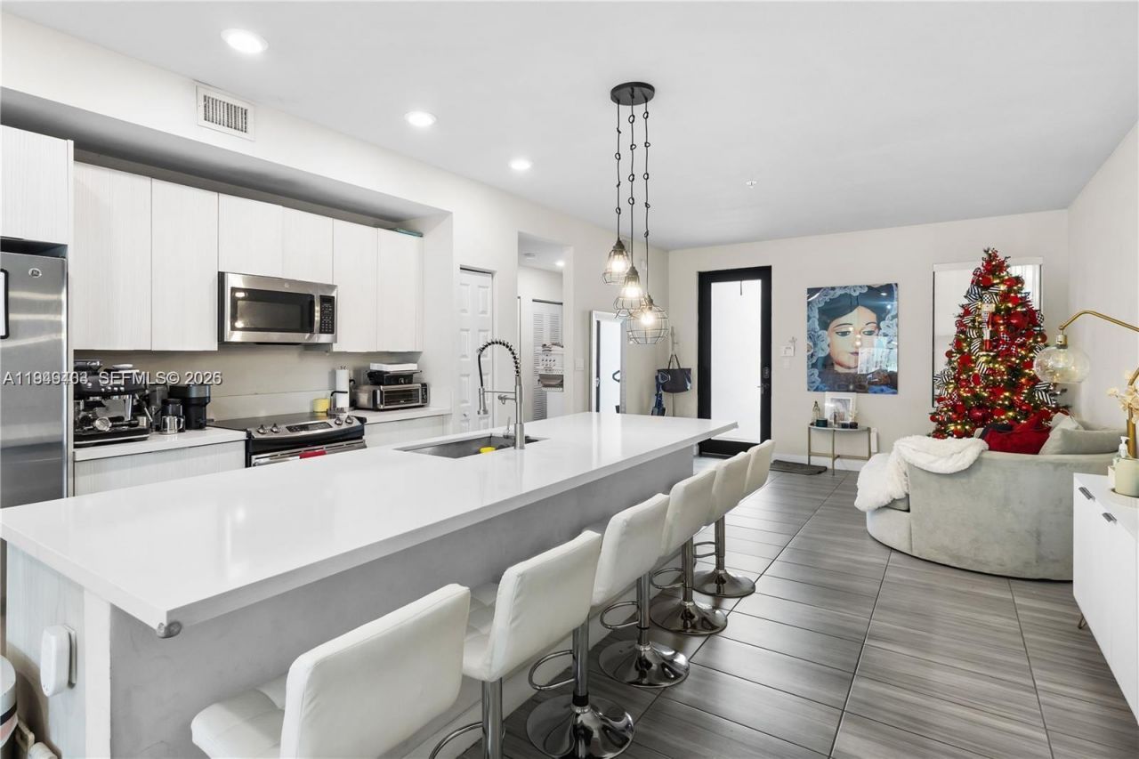 7805 NW 104th Ave, Unit 6, Doral, FL 33178 Photo