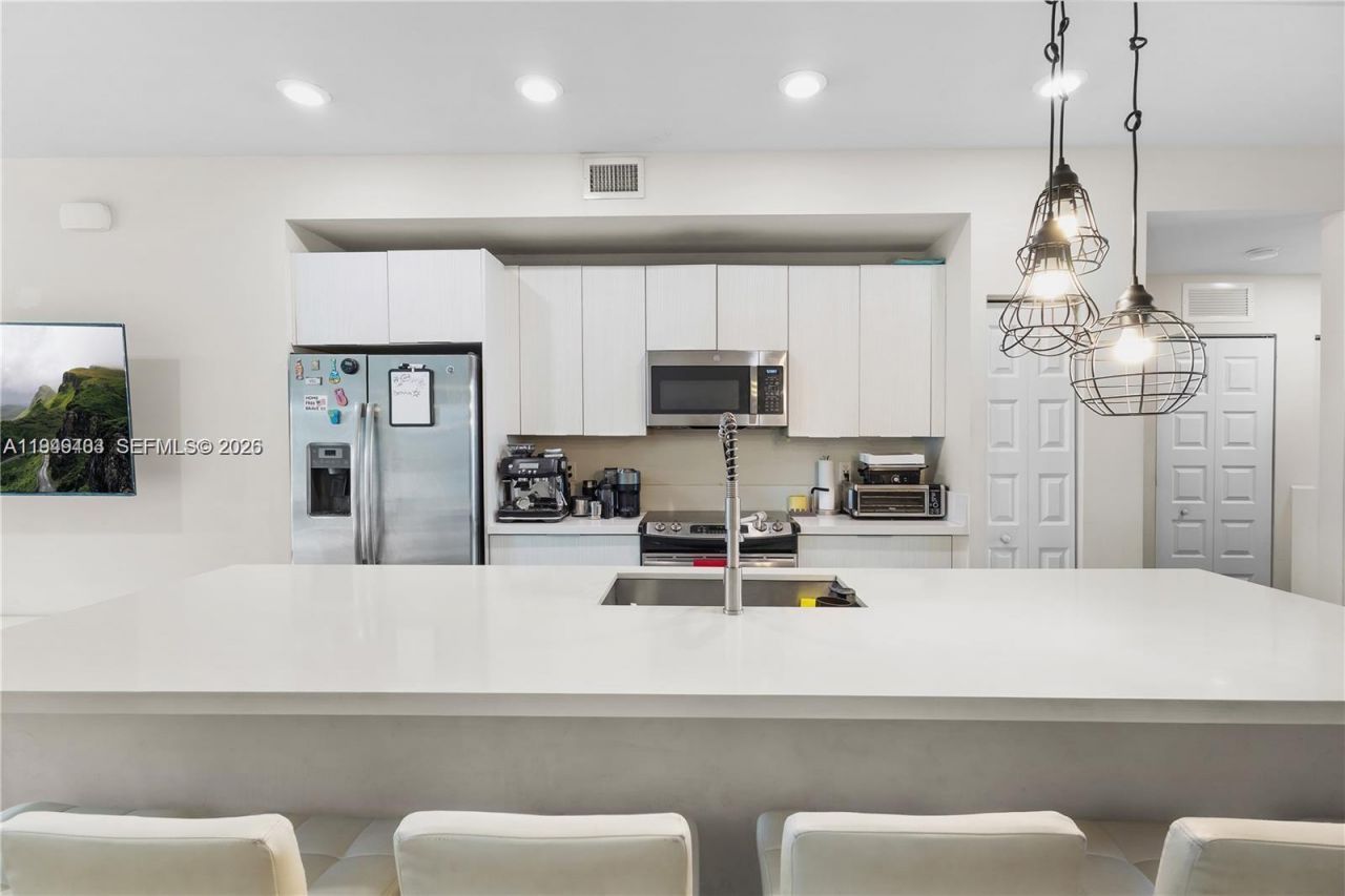 7805 NW 104th Ave, Unit 6, Doral, FL 33178 Photo