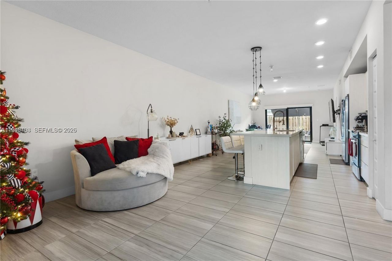 7805 NW 104th Ave, Unit 6, Doral, FL 33178 Photo