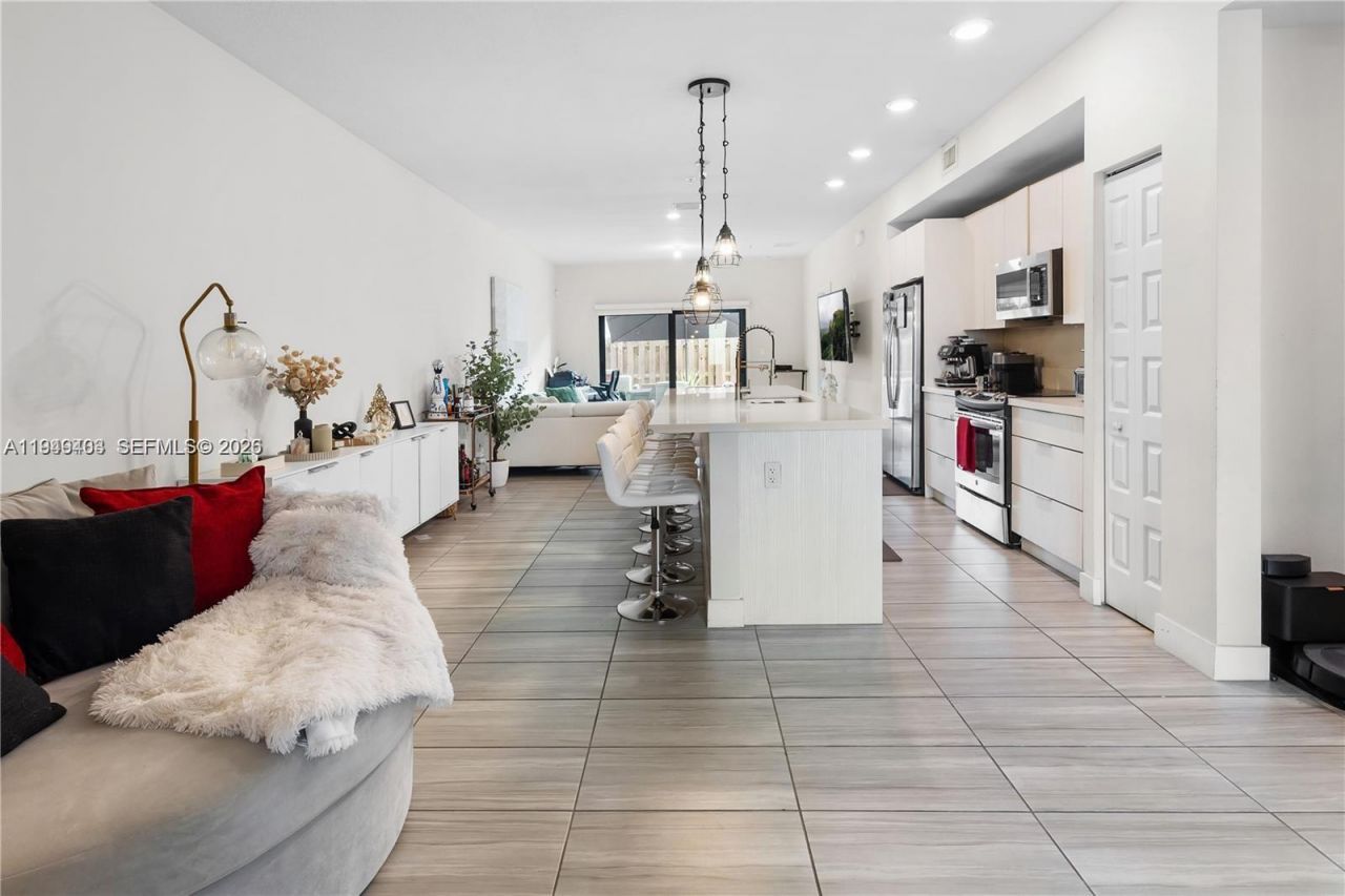 7805 NW 104th Ave, Unit 6, Doral, FL 33178 Photo