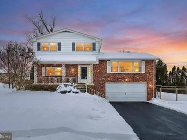 470 CORTLEIGH DRIVE, YORK, PA 17402