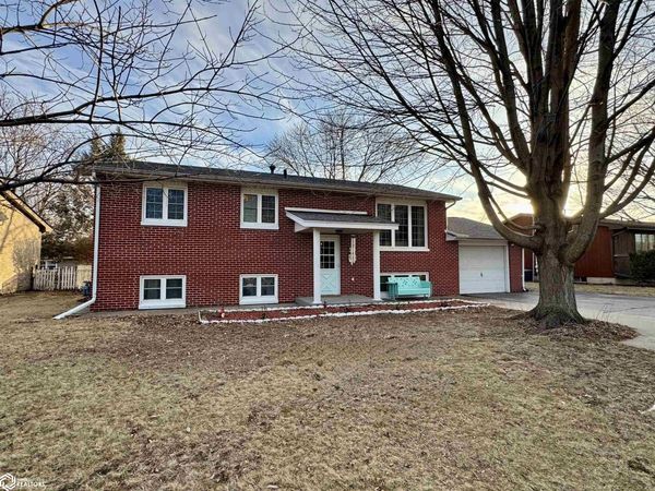 2733 Division Street, Burlington, IA 52601