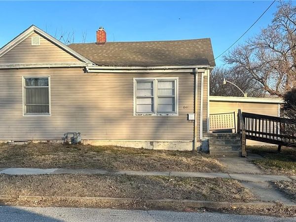 841 S 20th Street, St Joseph, MO 64507