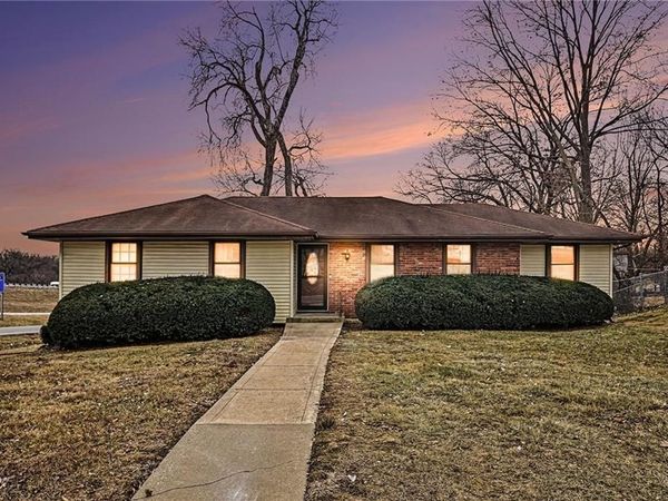 829 NW 69th Street, Kansas City, MO 64118